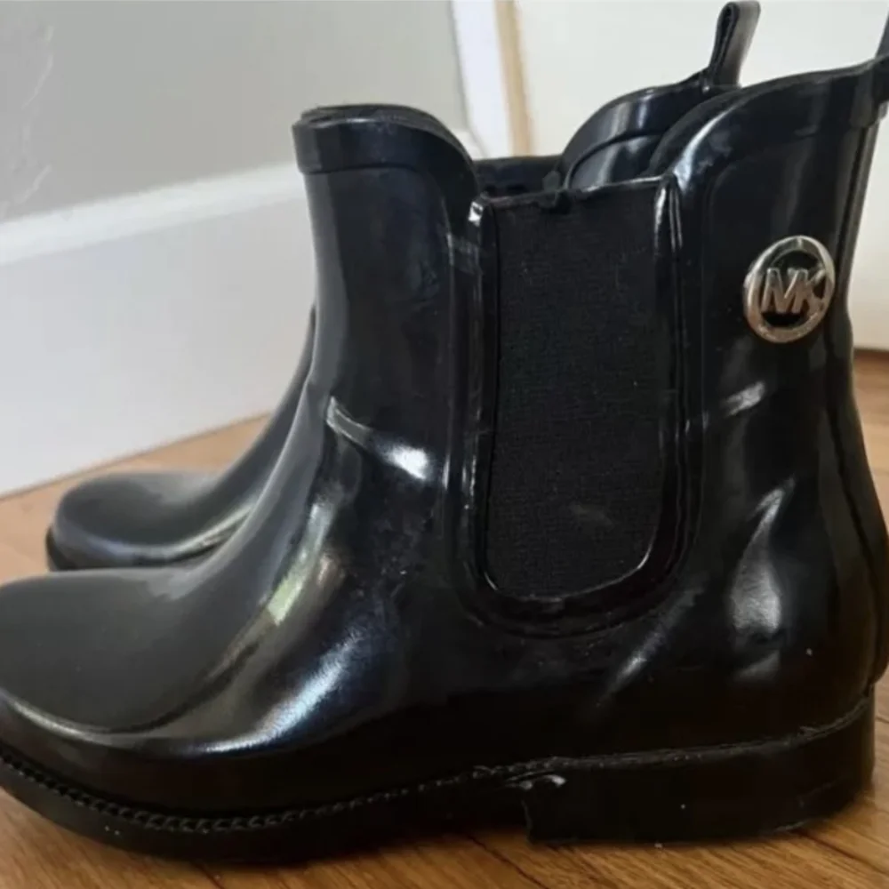 Michael Kors Women's Black Rain Booties Rubber Ankle Boots Size 7 MSRP $99 - Picture 3 of 7